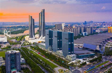 【建筑摄影 城市风光】南京国际青年文化中心 双子塔|摄影|环境/建筑|黑诺 - 原创作品 - 站酷 (ZCOOL)