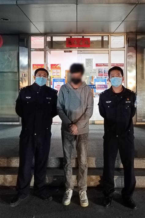 以为警察不懂技术，抓捕现场嫌疑人试图当面删代码，民警亮出学历后秒怂_凤凰网视频_凤凰网