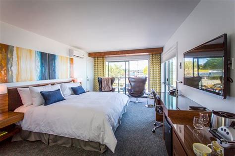 QUALICUM BEACH INN (Vancouver Island) - Motel Reviews, Photos, Rate ...