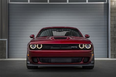 Dodge Reveals 2018 Challenger SRT Hellcat Widebody With Demon-Inspired Look - autoevolution