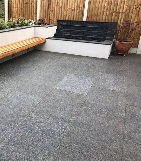 GRAPHITE BLACK GRANITE PAVING SLABS - FLAMED - 900X600 - 20MM - TEXTUR ...