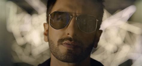 Why Ranveer Replacing Shah Rukh Khan In Farhan Akhtar’s Don 3 Teaser ...