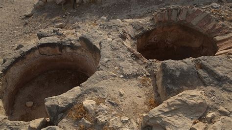 When archaeologists found pre-historic era storage pits in Maharashtra ...