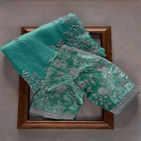 Open media 1 in modal