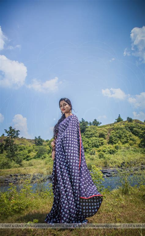 Shayantani Navy Blue Muslin-Cotton Hand-Painted Saree – EAST & GRACE