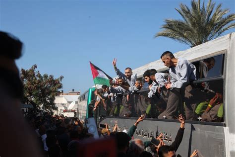Palestinian detainees released as 50 patients cross into Egypt