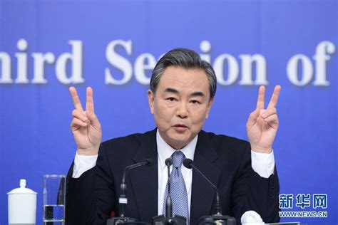 王毅：今年中国外交“一个重点、两条主线”_半月谈网