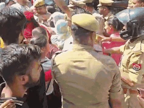 CM Helpline Staff Protest Exploitation in Lucknow | March Towards CM Office