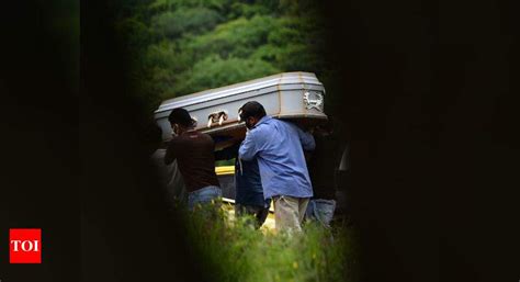 Coronavirus Deaths in World: Global coronavirus death toll surges past ...