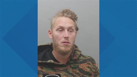 Officers hit on I-70 while investigating prior police chase | ksdk.com