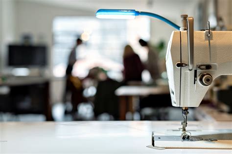 Using Overlocker Sewing Machine 的图像结果