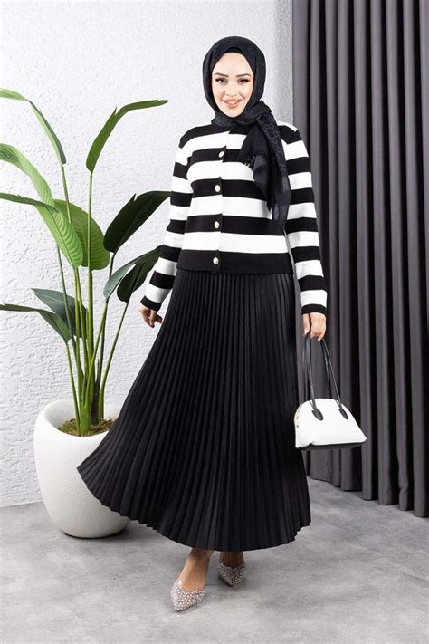 Black Long Leather-Look Pleated Skirt | Mec Fashion