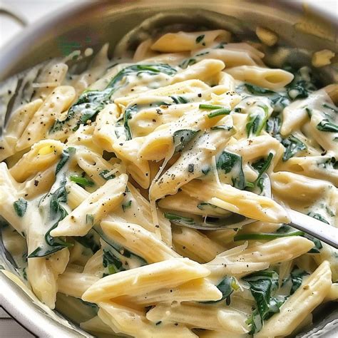 Amazing Spinach Alfredo Pasta for a Delicious Comfort Meal