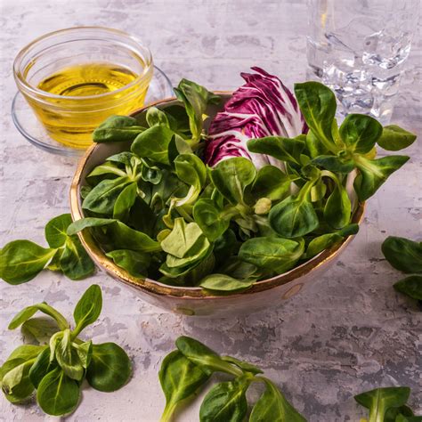 Canónigos: propiedades, beneficios y usos en la cocina