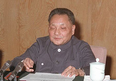 1978年12月18日 十一届三中全会在北京召开