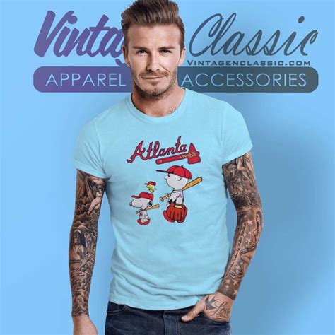 Snoopy Charlie Brown Walking Atlanta Braves Shirt - Vintagenclassic Tee