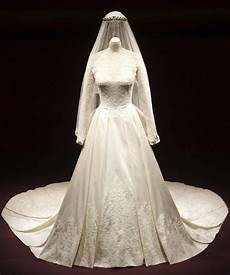 Wedding Gown Display by Kate Middleton Wedding Dress Goes On Display At Buckingham Wedding Gown Display