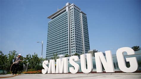 Samsung to Extend Output Cuts While Awaiting AI-Powered Recovery | Tech ...
