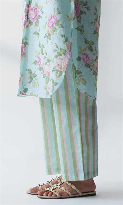 Layla - Blue Floral Kurta Only – Ridhiiee Suuri