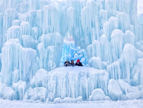 Ice Castles // Lincoln, New Hampshire | Wanderlust Beauty Dreams