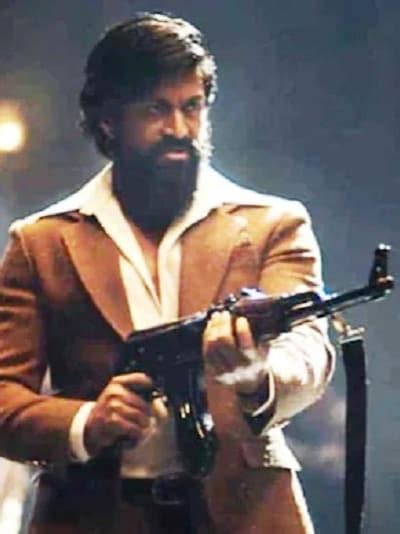 कलाशनिकोव: लाखों मौत का जिम्मेदार या 'शांति का हथियार'? - Ak 47 rifle ...