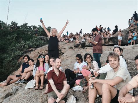 How to Say Friend in Portuguese! 🌟 - Rio & Learn