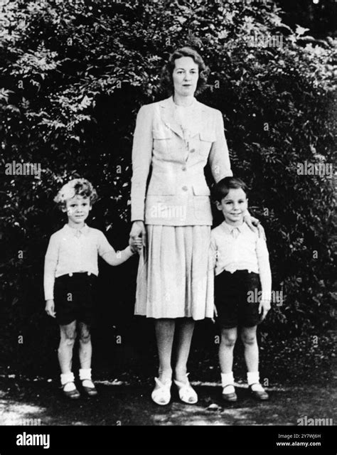 Shah Karim al-Hussayni : Born 13 December 1936 Prince Karim Aga Khan ...