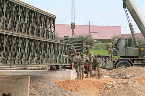 L’exèrcit acaba la construcció del pont Bailey a la Font de Bolovi de ...