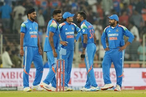India defeated England by 142 runs in the third ODI, won the series 3-0 ...