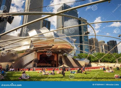 Jay Pritzker Pavilion in Millennium Park in Chicago, Illinois Editorial ...