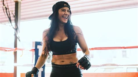 Who is MMA Fighter Lucero Acosta that is making waves in Combate Global