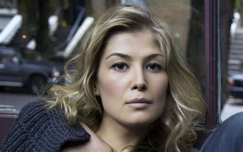 HD wallpaper: Rosamund Pike Look | Rosamund pike, James bond women ...