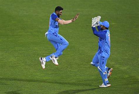 Mohammed Siraj and Rishabh Pant celebrate Mitchell Santner's wicket ...