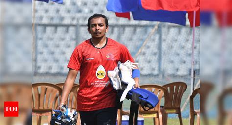 Ranji Trophy: Injury scare for Prithvi Shaw, goes off the field after ...