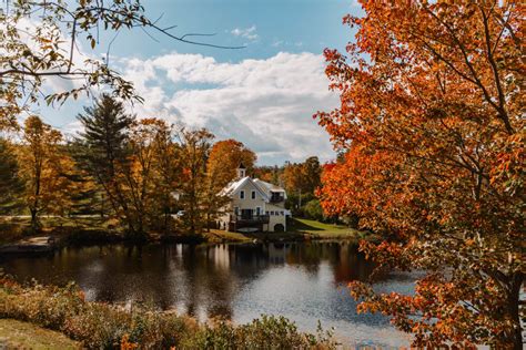 New England Fall Foliage Forecast Prediction for 2025 - Helene in Between