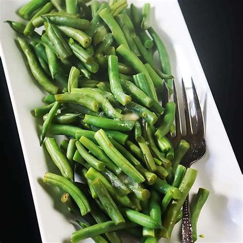 The Best Steamed Green Beans (Only 3 Ingredients) - Bowl Me Over