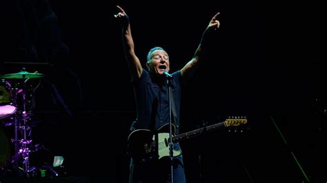 Springsteen MetLife Stadium concert review: Bruce’s tired act needs ...