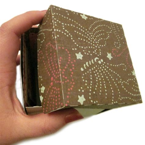 Exploding Box Animation 的图像结果