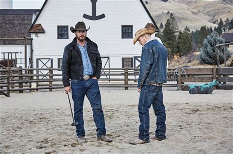 Yellowstone: Cole Hauser e Jefferson White in una scena della serie ...