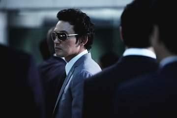 在韩国电影新世界里，丁青在知道李子成是警察时，为什么没有把他杀了？ - 知乎