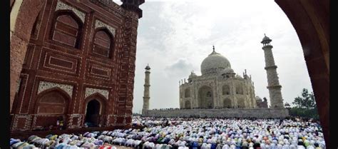 ASI Order Bars Muslims From Offering Namaz at Taj Mahal Except on ...