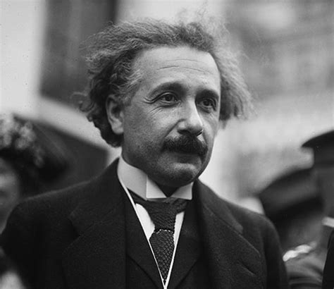 जीनियस अल्बर्ट आइंस्टीन के 101 प्रसिद्द कथन Albert Einstein Quotes in Hindi