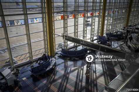 Ronald Reagan Washington National Airport on Friday, Nov. 7, 2025 ...