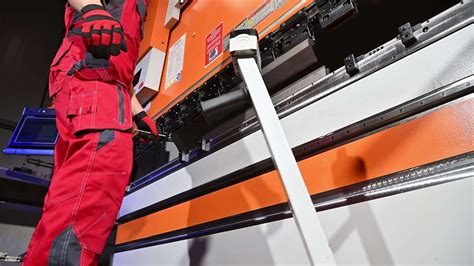 Lathe Machine Operator 的图像结果