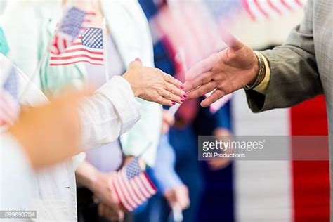 Politician Hand Srance 的图像结果