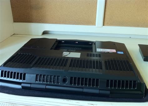 Alienware M17x Disassembly 的图像结果