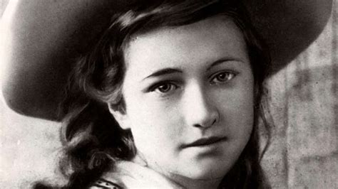 20 mischievous maidens who pulled the strings through their men