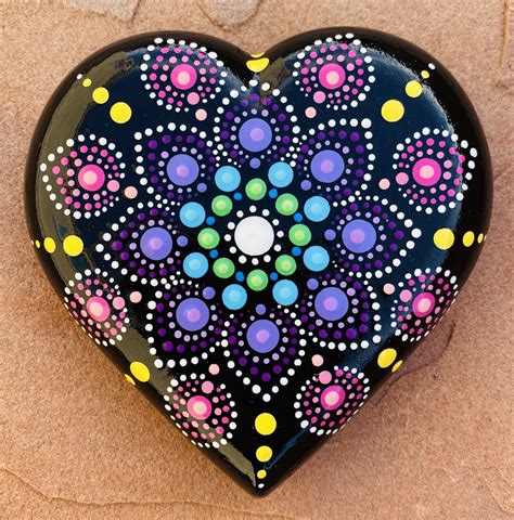 Painted mandala heart dot rock | Mandala painted rocks, Mandala painting, Dot art painting