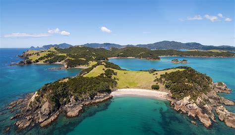 5 Beautiful Bay To Visit Around The World - lifeberrys.com