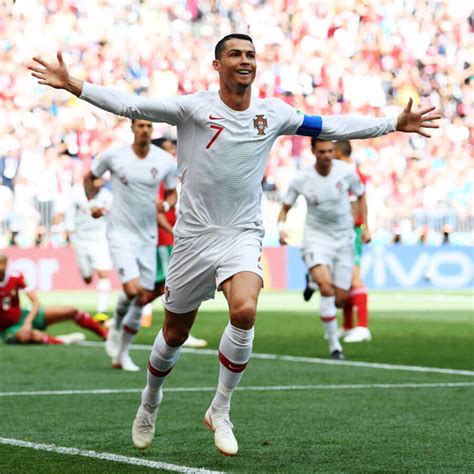 Playing Football 的图像结果